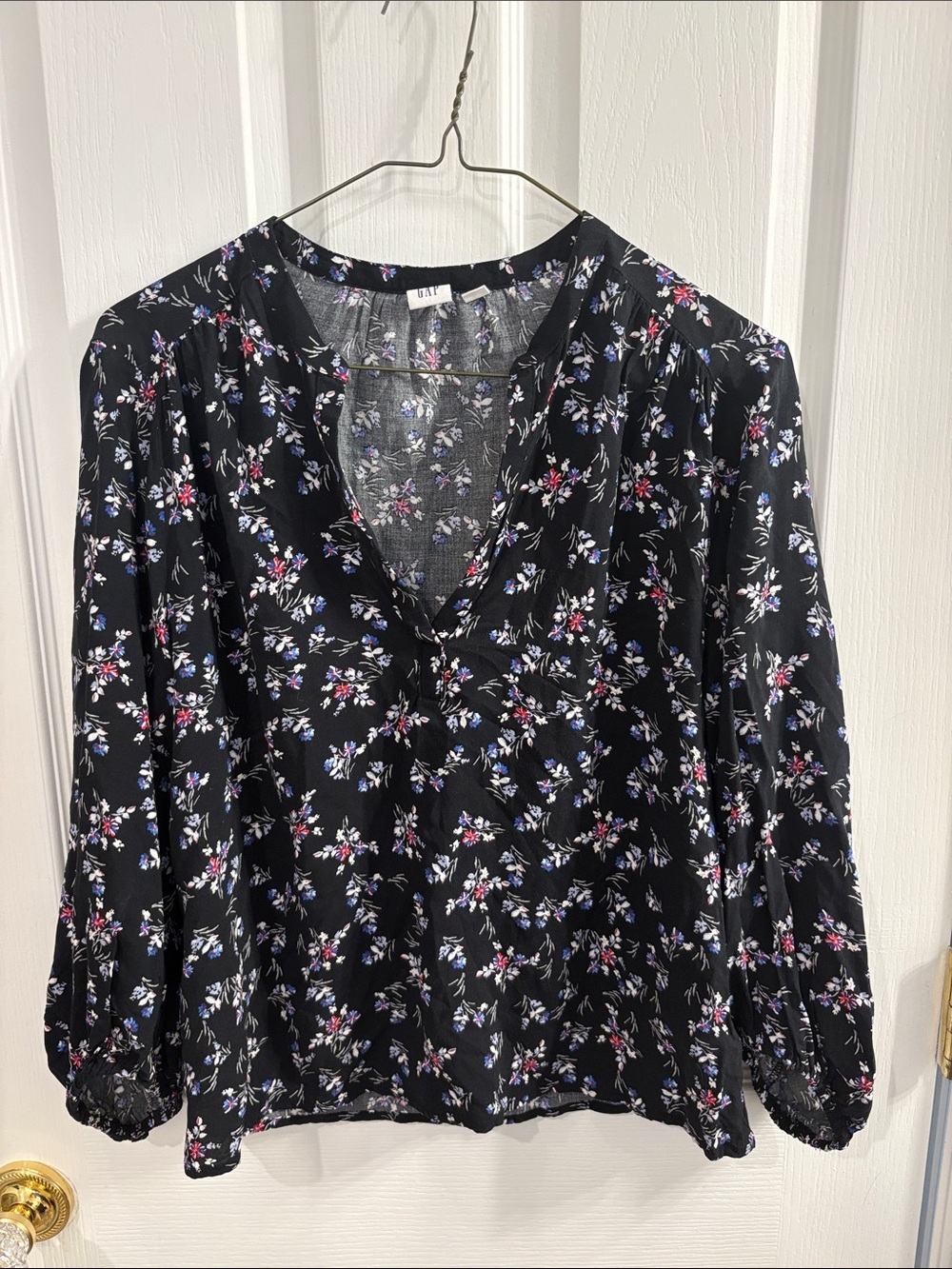 GAP Black Floral V-Neck ankle Sleeve Blouse